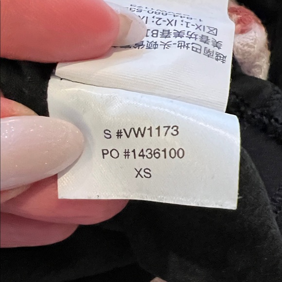 Vuori Women's Long Sleeve Halo Ruched Tee in Black Size XS - Picture 8 of 9